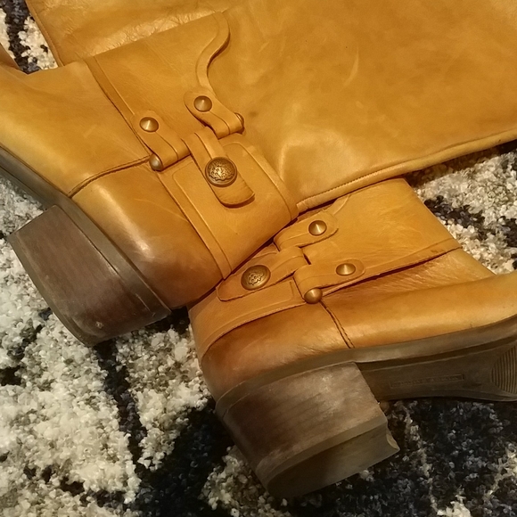 Boots - Picture 8 of 8